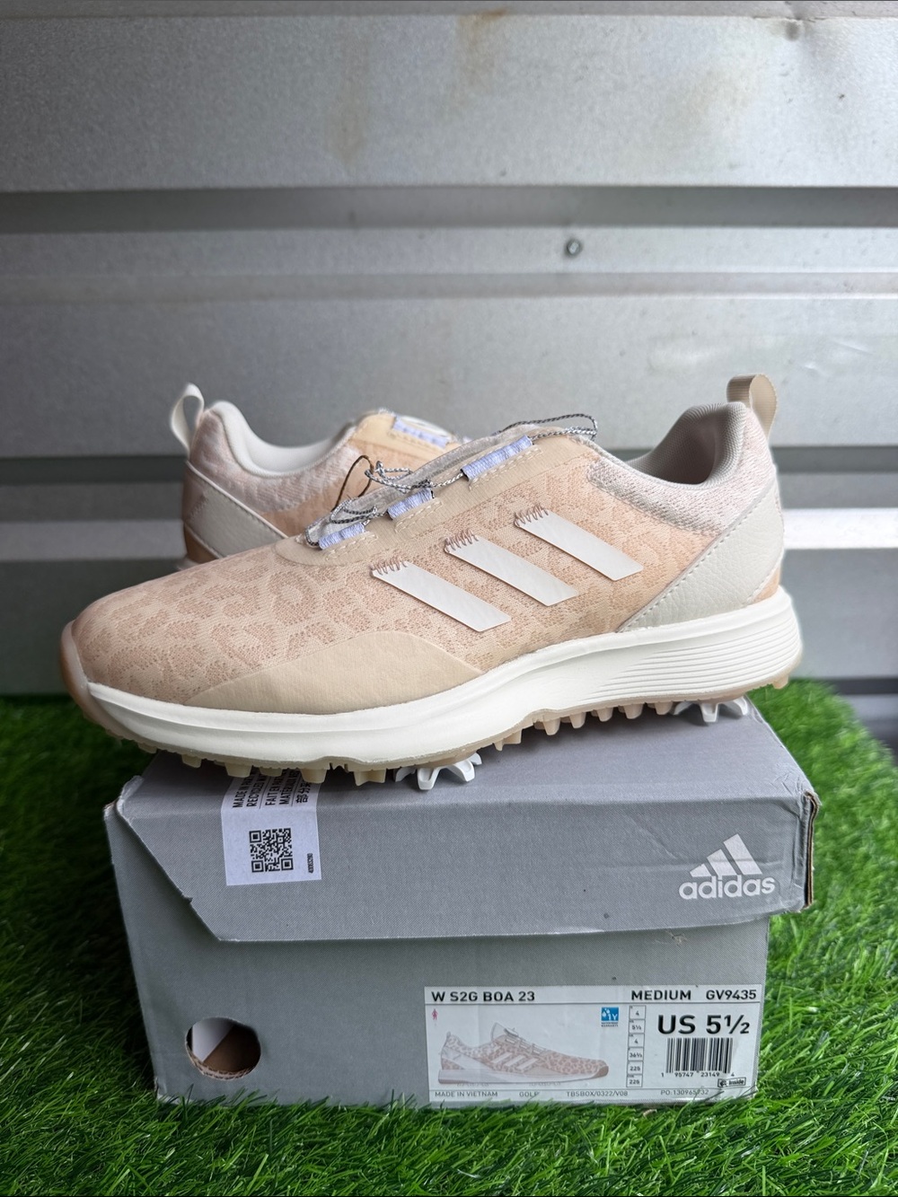 adidas Women’s Peach/White Athletic Golf Shoes